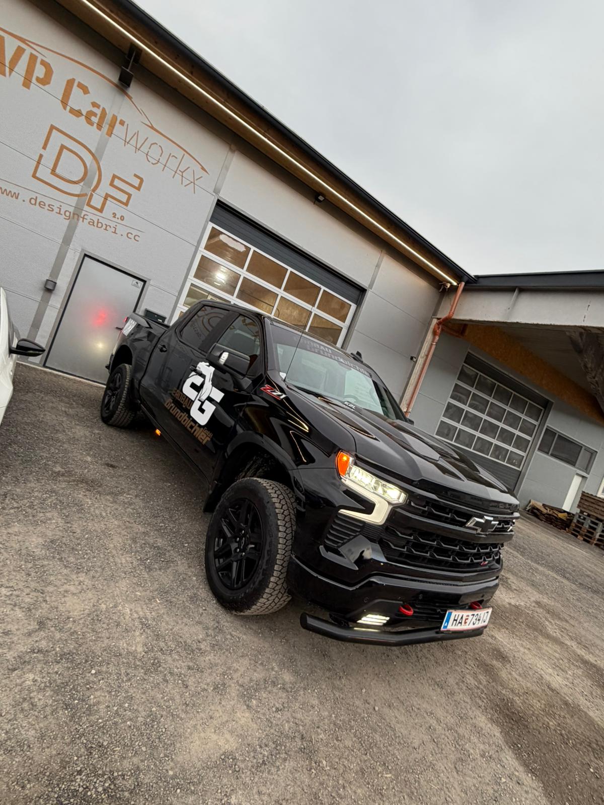Chevrolet Silverado Grundbichler Erdbau Beschriftung